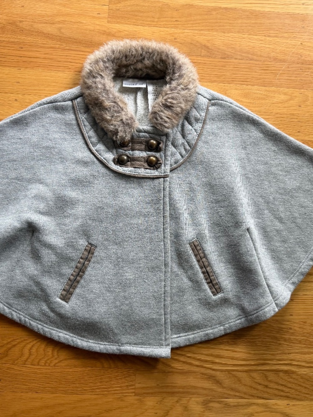Grey girls cape with faux fur collar (Size 24mo)